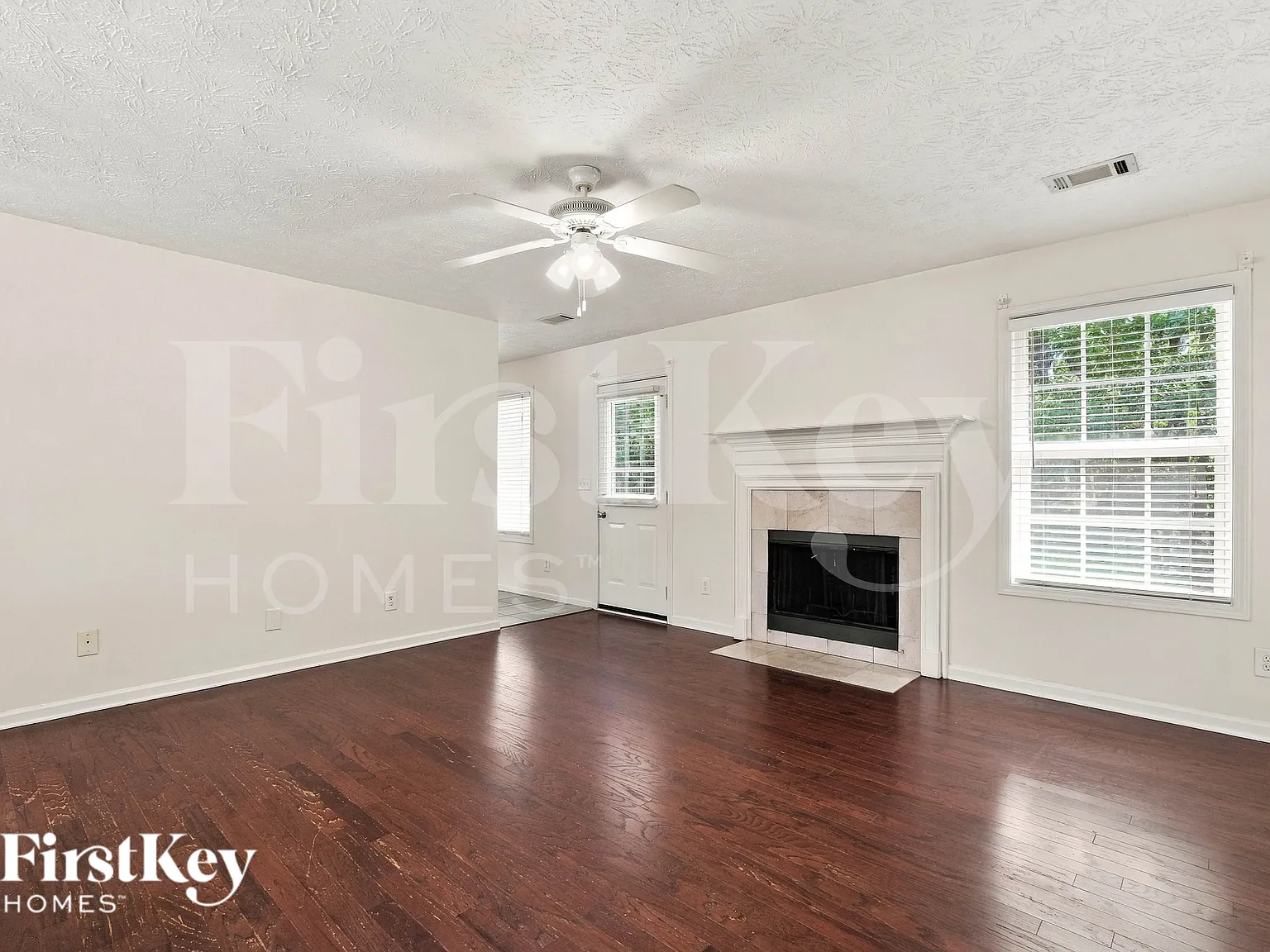 4 bed, 3.0 bath, 1875 sqft, $2,215 — Photo 3