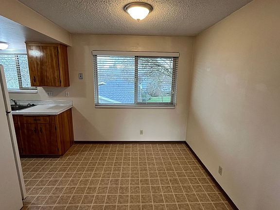 3rd image of 300 E 6th Ave APT 6