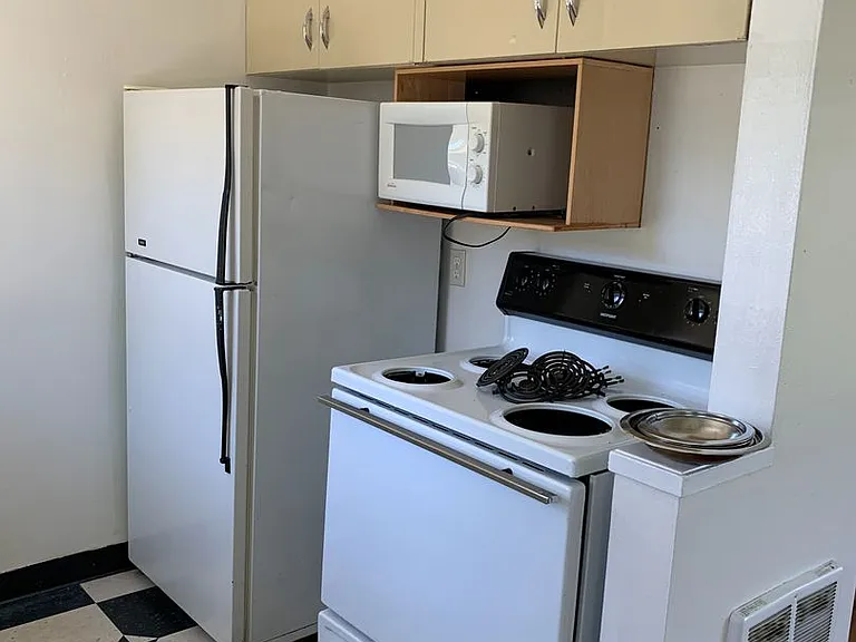 5104 Franklin Court Apartments — Photo 9