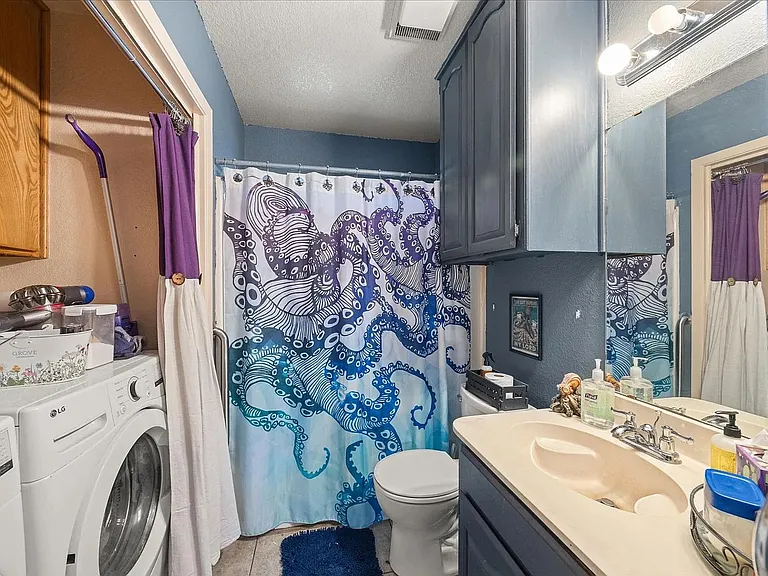 2708 Cedarhill St — Photo 12