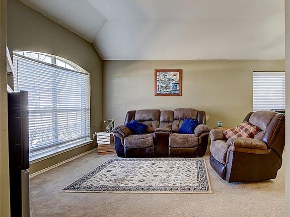 5th image of 409 Dartmoor Dr
