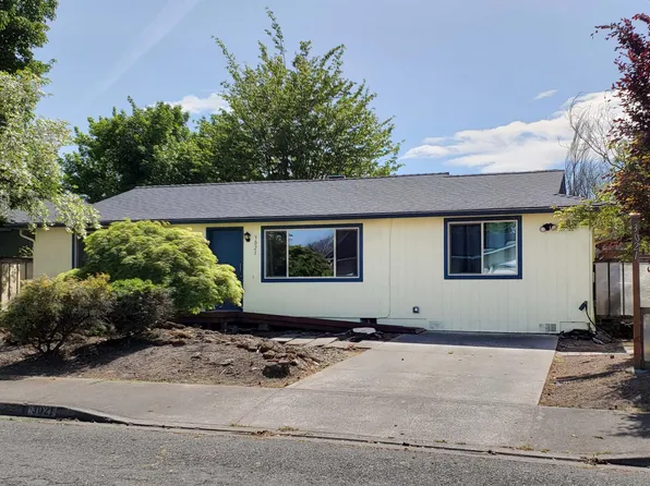3021 Clearview Ave, Medford, OR 97501
