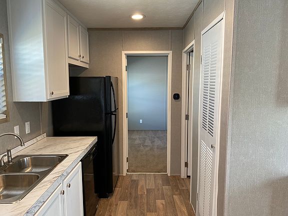 2nd image of 2101 SW 38th St #87