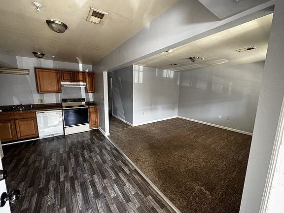 2nd image of 200 E King St #3