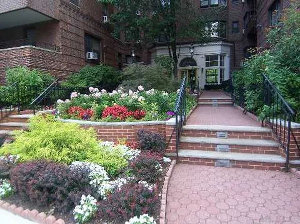 69-40 Yellowstone Boulevard image 1 of 15