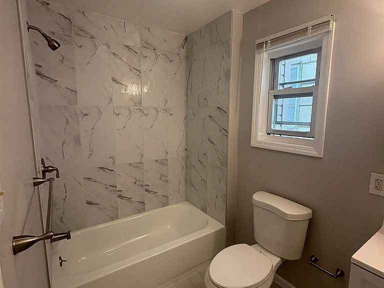 104 Bayview Ave — Photo 8