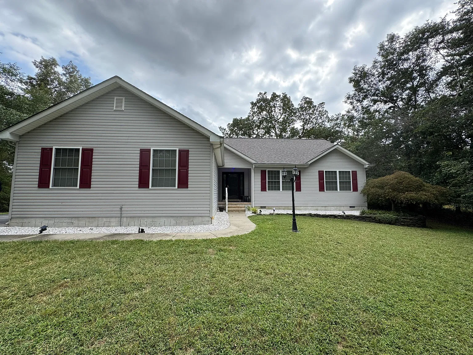 3 bed, 2140 sqft, $2,400 — Photo 1