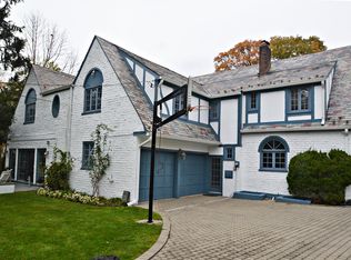 10 Wensley Dr, Great Neck, NY 11021