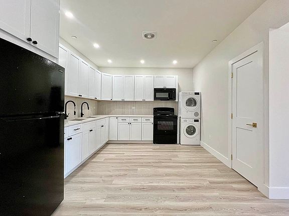 4th image of 952 Bedford Ave #5A