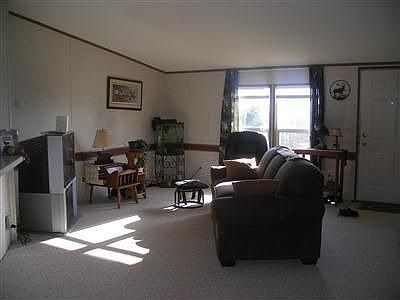 3rd image of 225 Menlo Dr