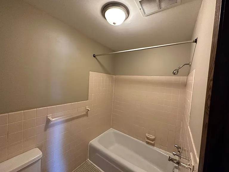 795 East 6th St — Photo 5