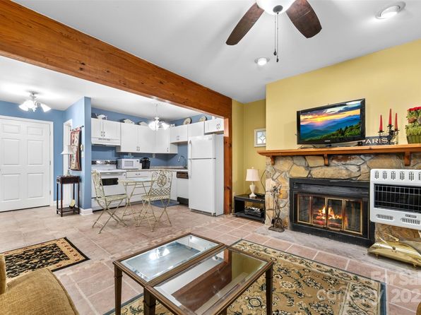 138 Village Dr, Boone, NC 28607