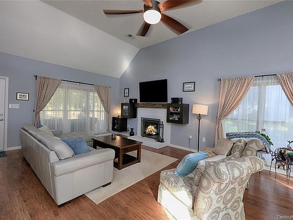 3rd image of 188 Southhaven Dr