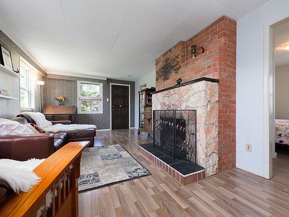 4th image of 4412 River Rd W