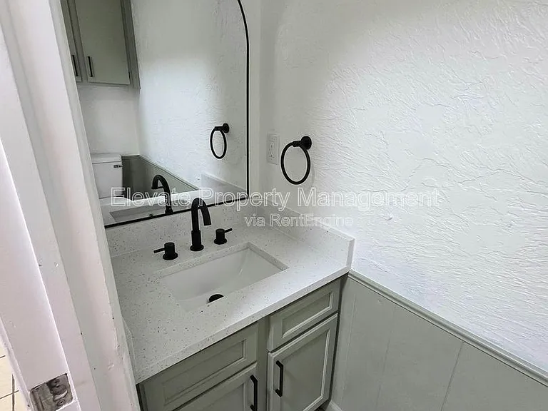530 Westwood Ct — Photo 8