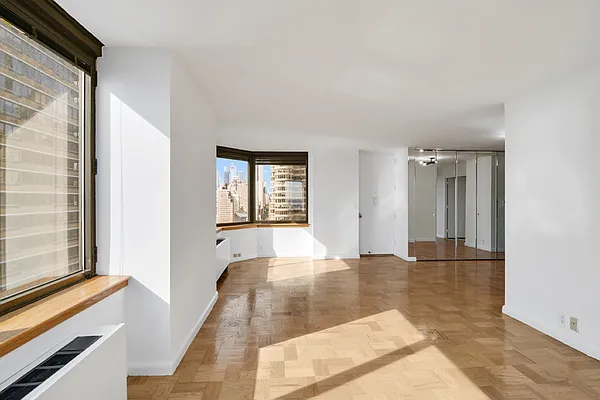 Rented by R New York | media 21