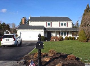 27 Badger Rd, Manorville, NY 11949