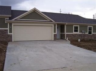 1204 Oakview Dr, Oskaloosa, IA 52577