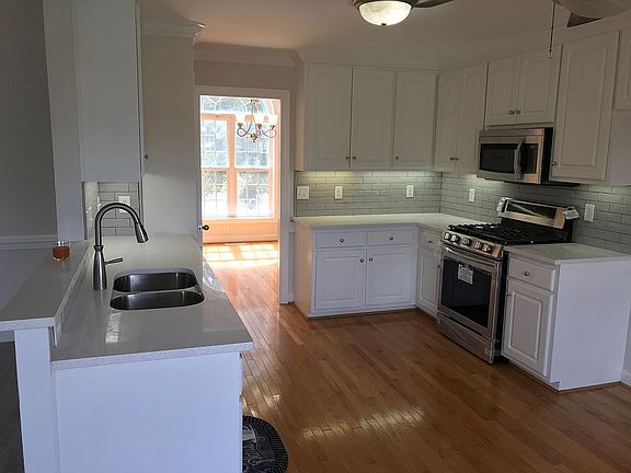 2nd image of 751 E Main St