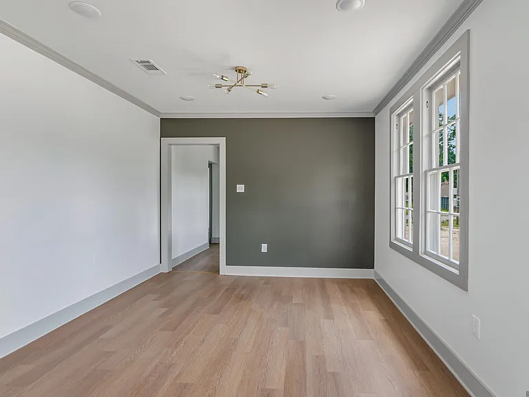 988 Terrace Ave — Photo 3
