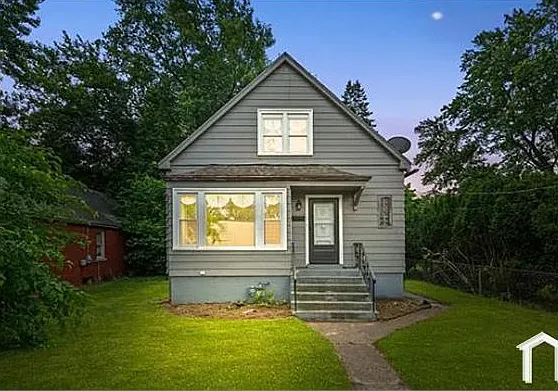 4 bed, $2,450 — Photo 2
