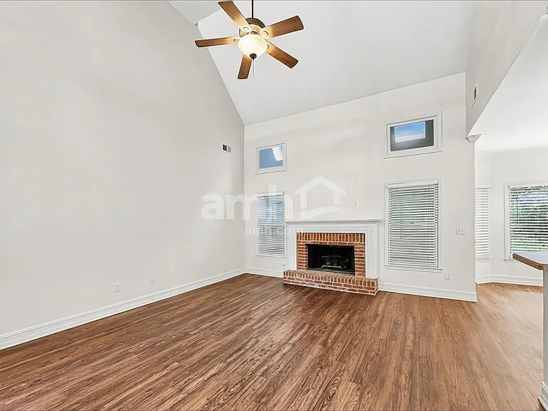 1296 Crown Ter — Photo 8