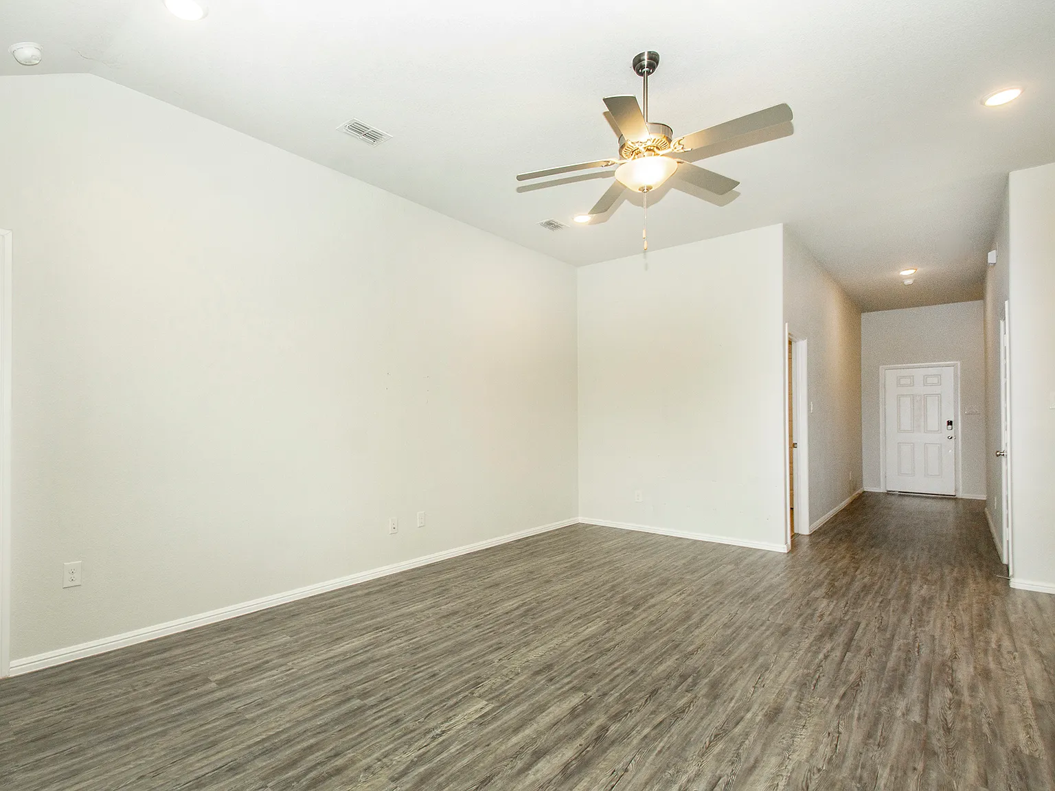 3 bed, 1773 sqft, $2,200 — Photo 2