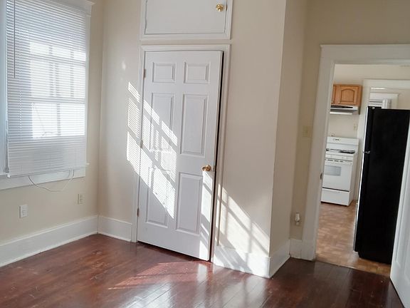 3rd image of 3037 Robert St #2