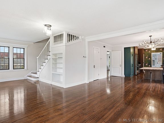5th image of 1624 S Victor Ave