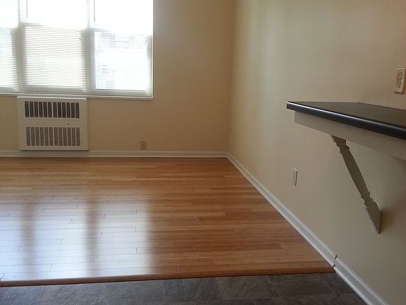 5th image of 1819 N Cambridge Ave APT 304