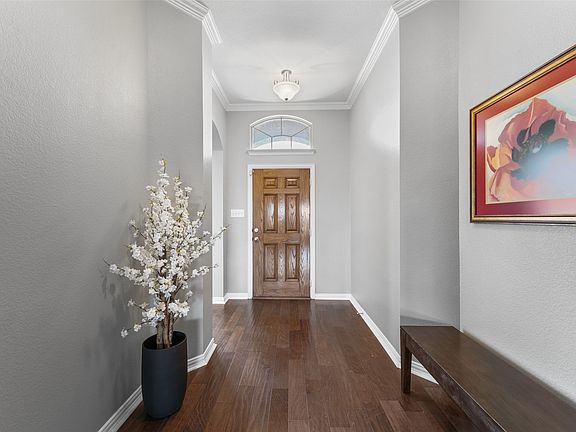 4th image of 101 Paddock Ln