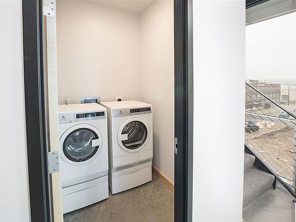 5th image of 103 Virginia St APT 401