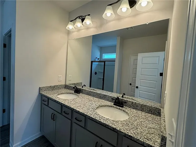 423 Perth Dr — Photo 16