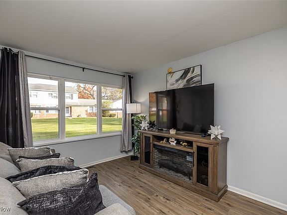 5th image of 10382 Manorford Dr #34