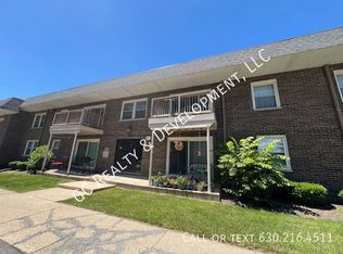 12 Simpson St APT C, Geneva, IL 60134