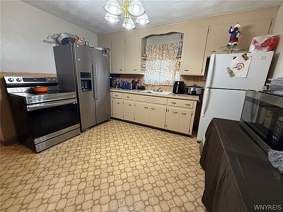 4th image of 484 22nd St