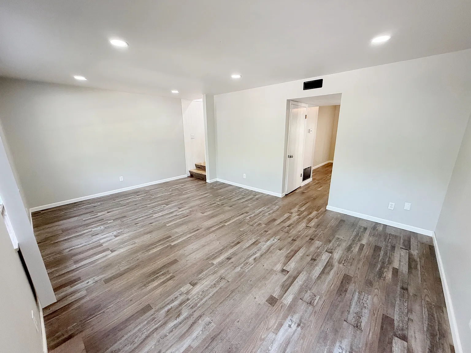 2 bed, 1.5 bath, 1320 sqft, $1,695 — Photo 2