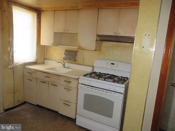 5th image of 747 Clymer St