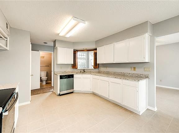 5th image of 4701 Bracken Dr