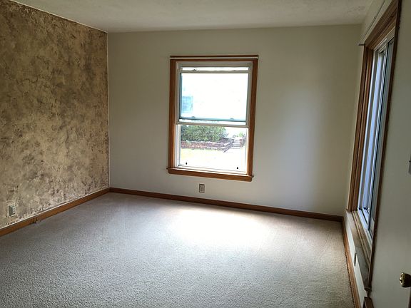 4th image of 8901 W Concordia Ave