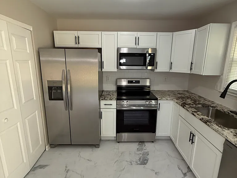 3325 Featherston Dr — Photo 18