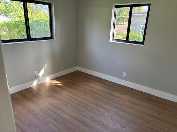 5th image of 133 SE 13th Ave #0