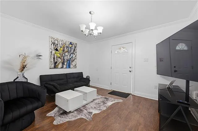 2 bed, 1.0 bath, 772 sqft, $1,700 — Photo 2