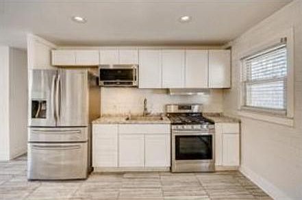 3rd image of 3581 Briar Dr