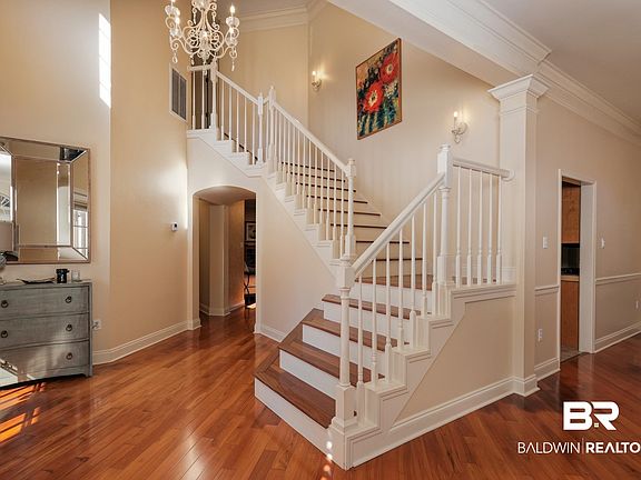 5th image of 117 Laurel Pl