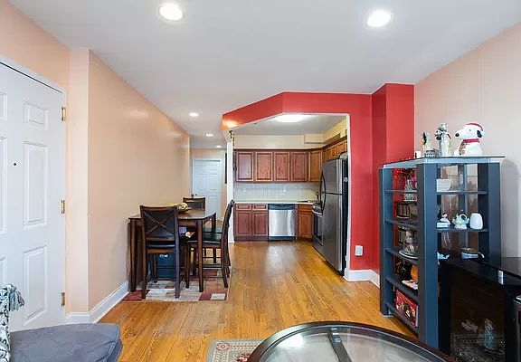 3rd image of 9526 Schenck St Fl 1