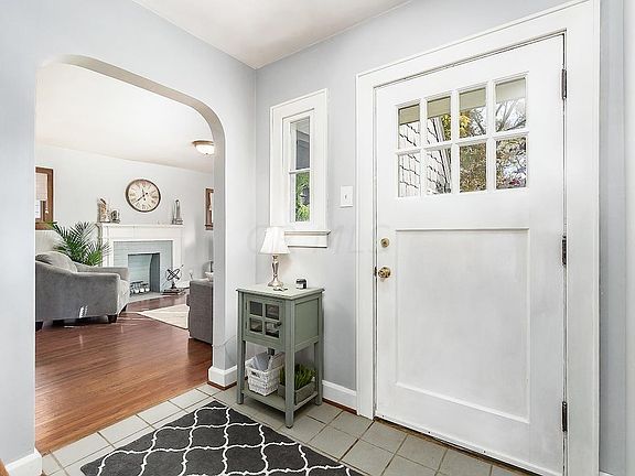 4th image of 767 Montrose Ave