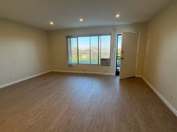 3635 Stephen M White Dr, San Pedro, CA 90731