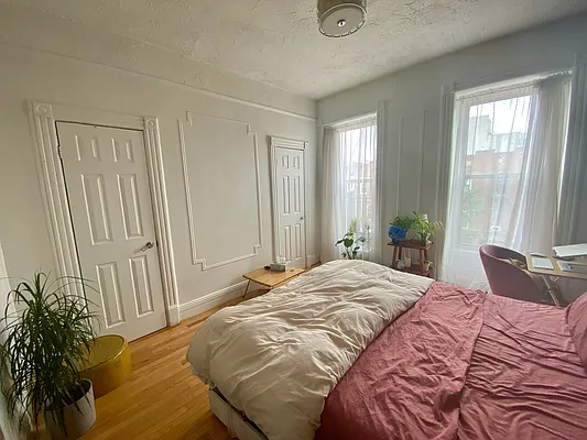 Rented by Delmark Realty LLC | media 9