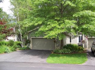 20 Old Fourth Dr, Oak Ridge, NJ 07438